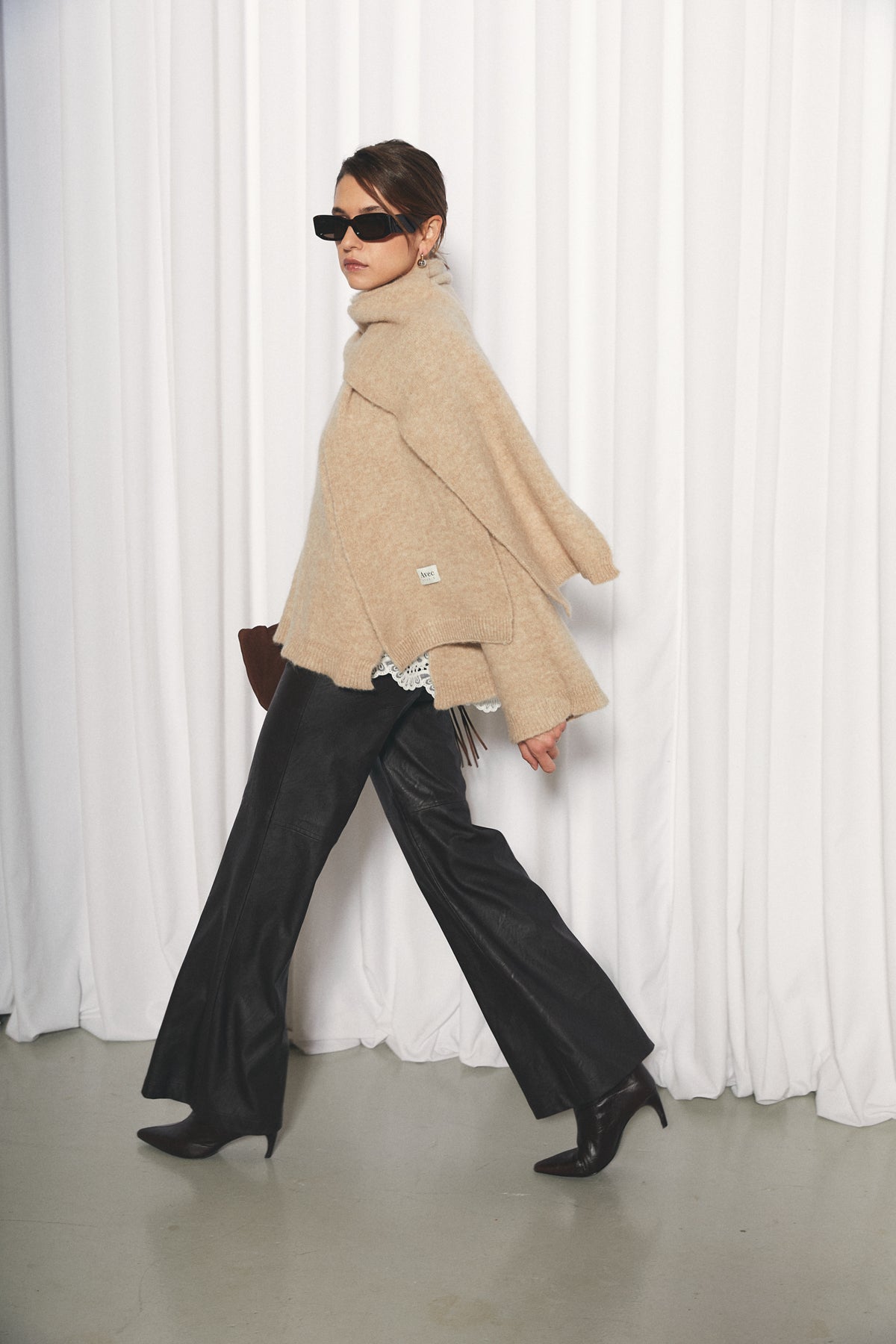 Nour Sweater Scarf, Beige