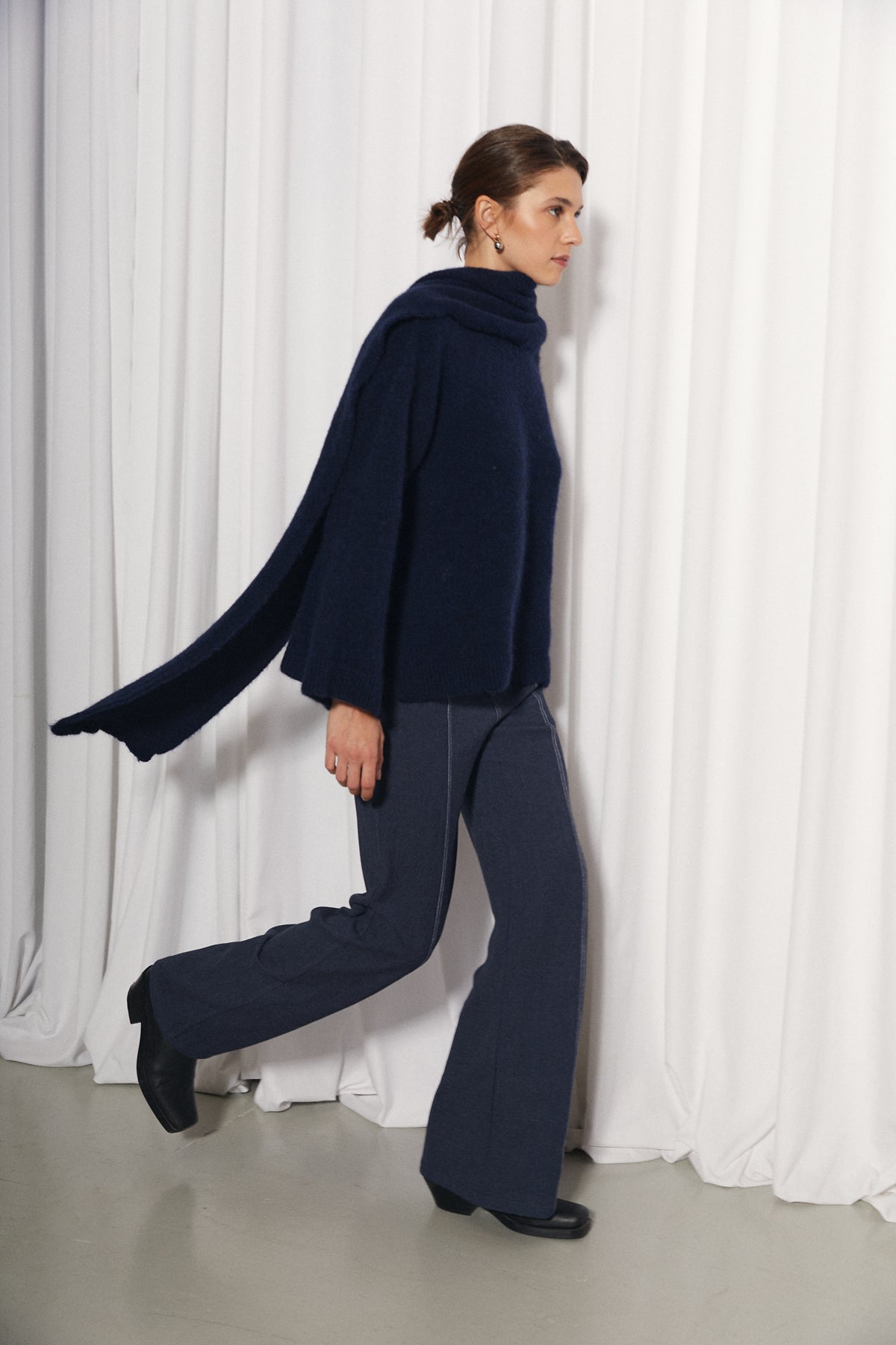 Nour Sweater Scarf, Navy
