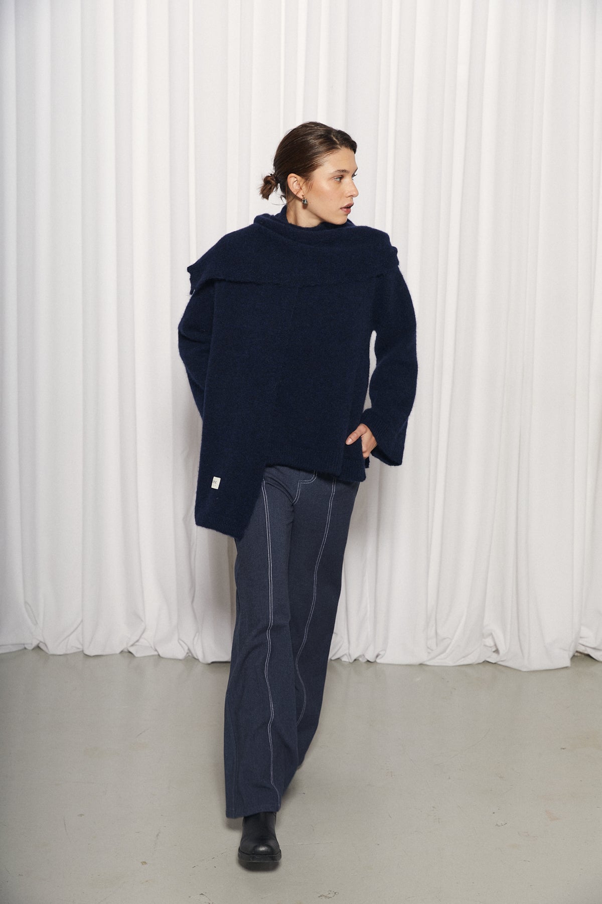 Nour Sweater Scarf, Navy