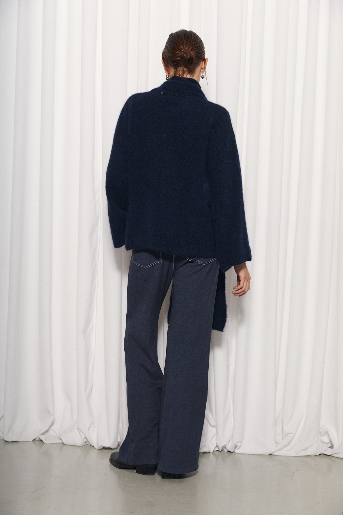 Nour Sweater Scarf, Navy | Alpaca Knit Layer – Avec Studio