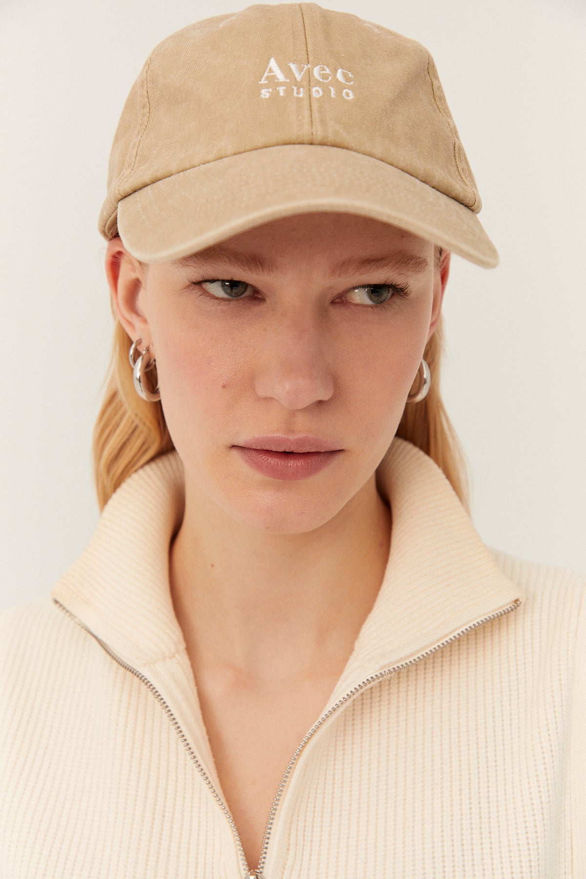 Avec Cap, Beige